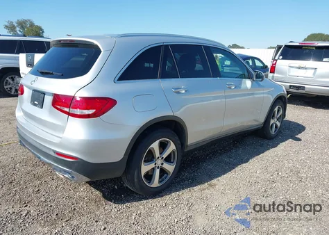 2016 Mercedes-Benz Glc 300 z USA, uszkodzony, nr VIN WDC0G4JB8GF108371